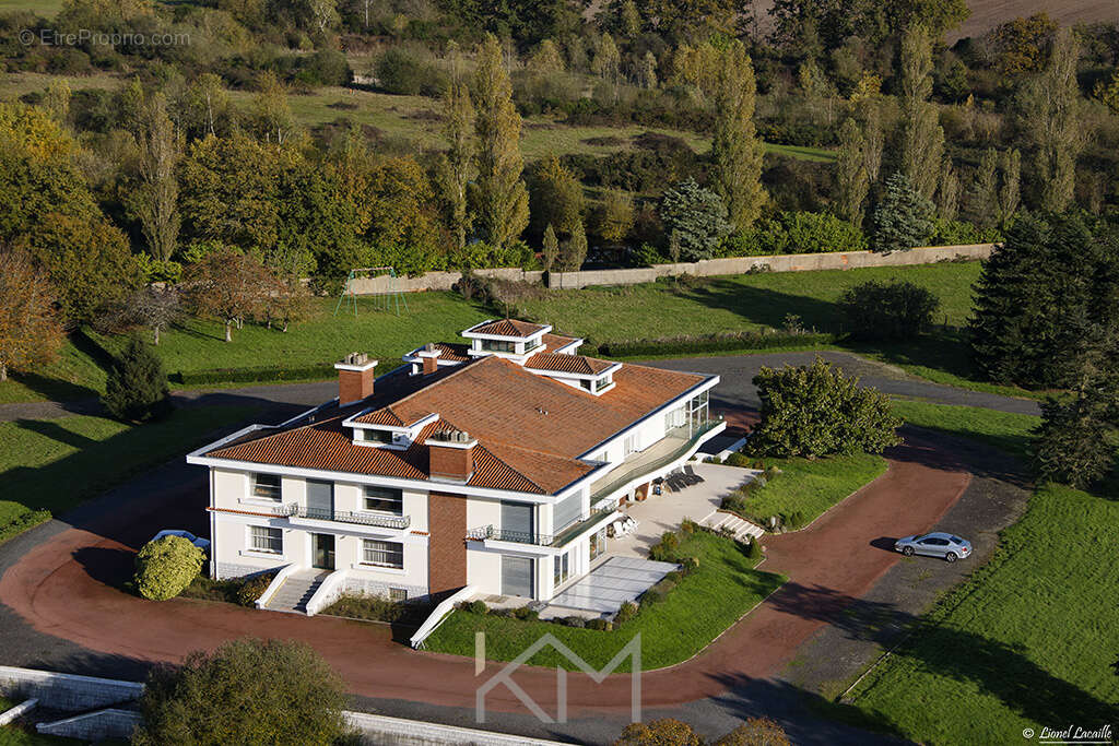 Maison à PARTHENAY