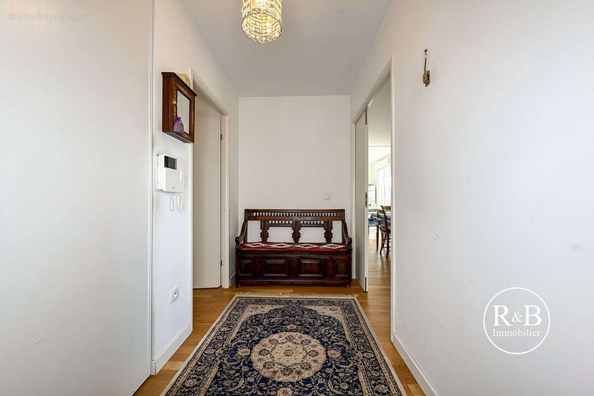 Appartement à LES CLAYES-SOUS-BOIS