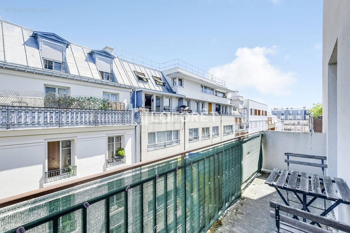 Appartement à PARIS-14E