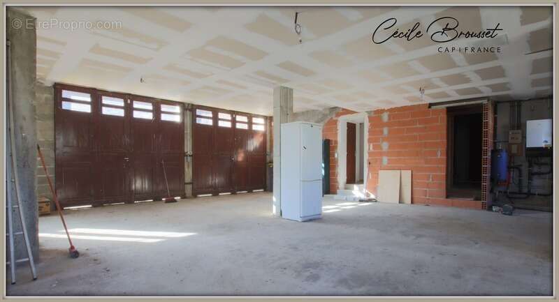 Villa 4 faces à vendre sur 1425 m2 de terrain avec garage et studio indépendant à REYNES (66) - photo 4