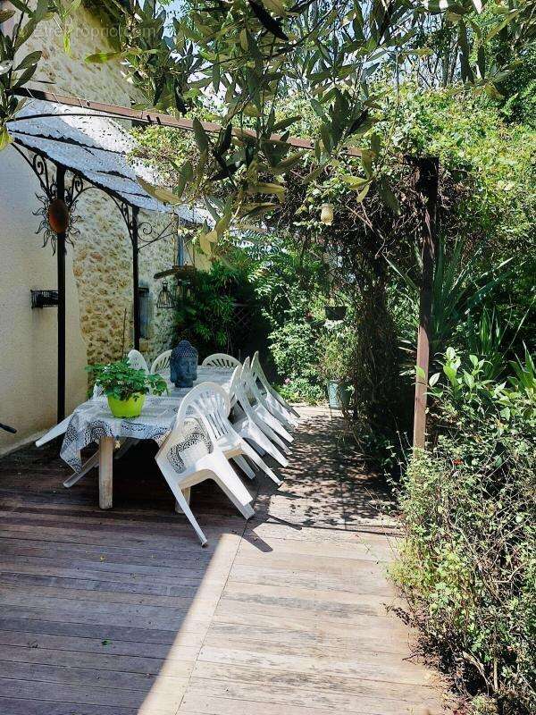 Maison à MAS-SAINTES-PUELLES