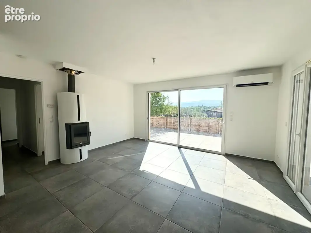 Villa  plain-pied - 4 pièces + garage - GONFARON - photo 10