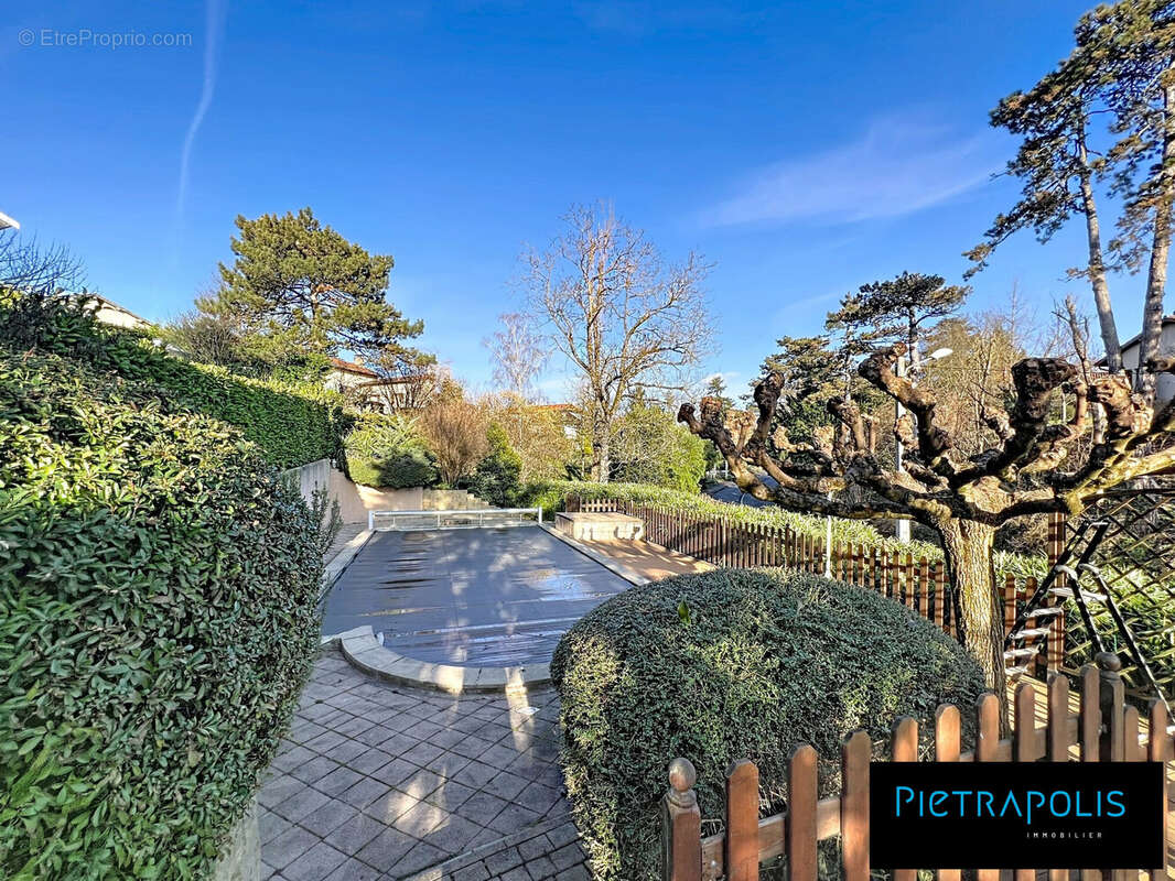 Maison à NEUVILLE-SUR-SAONE