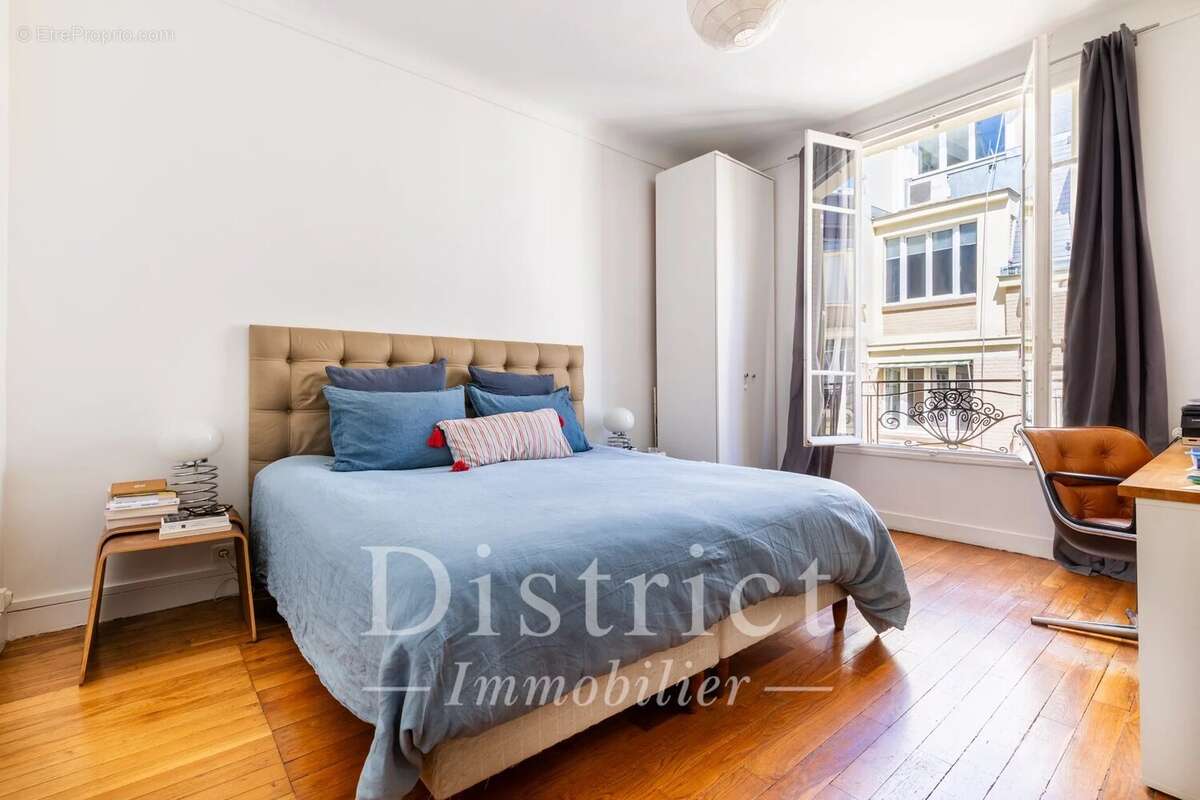 Appartement à PARIS-16E