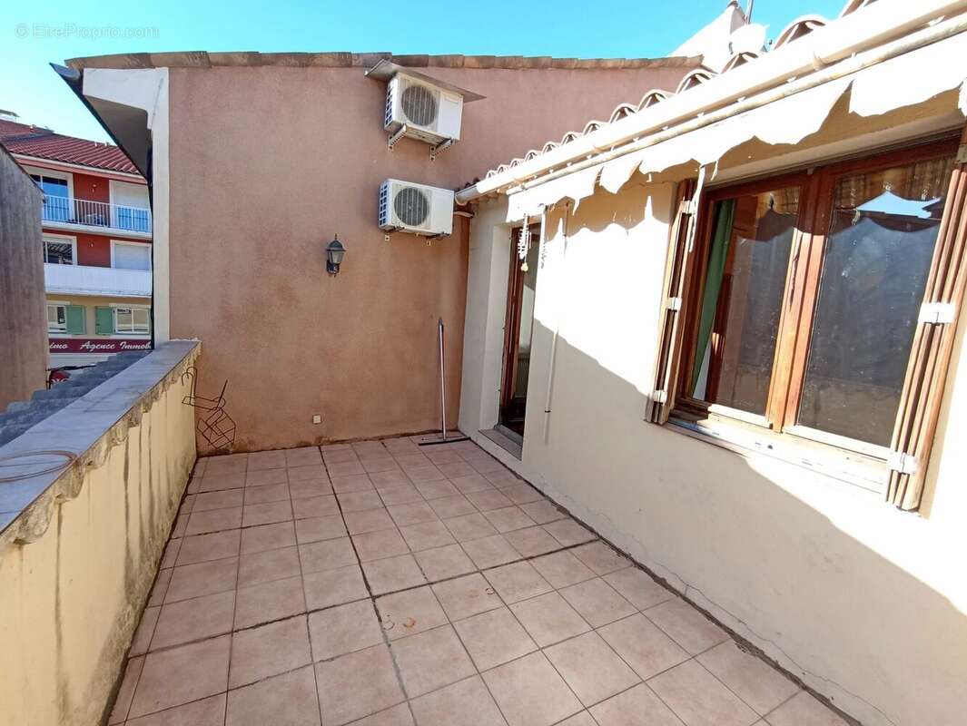 Appartement à SAINT-LAURENT-DU-VAR