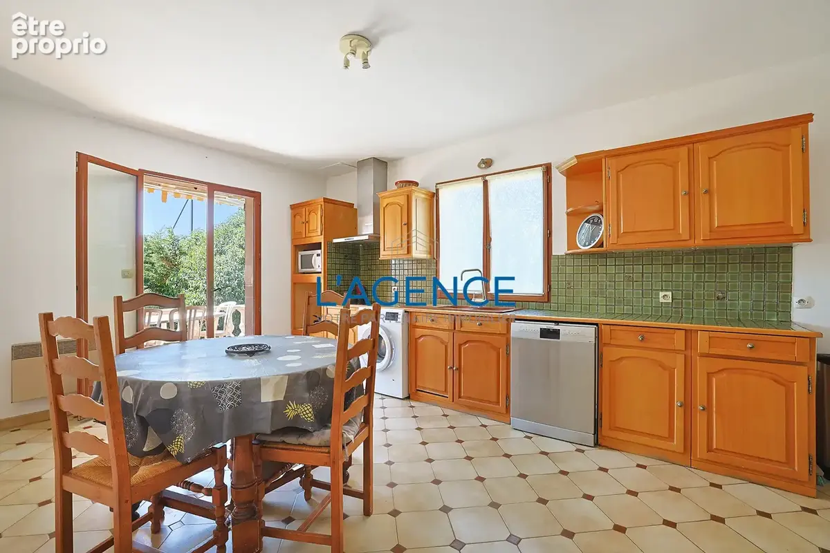 Hyeres proche commodités villa 260m2 avec piscine au calme - photo 7