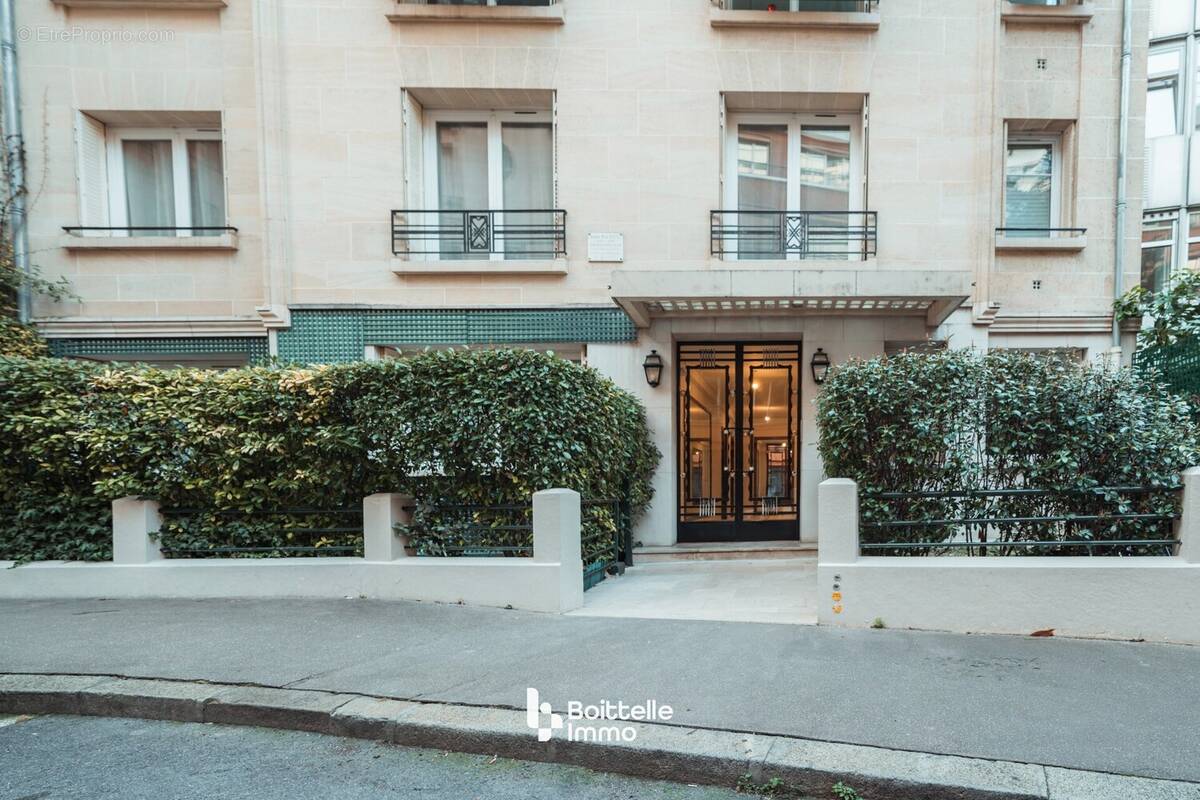 Appartement à PARIS-16E