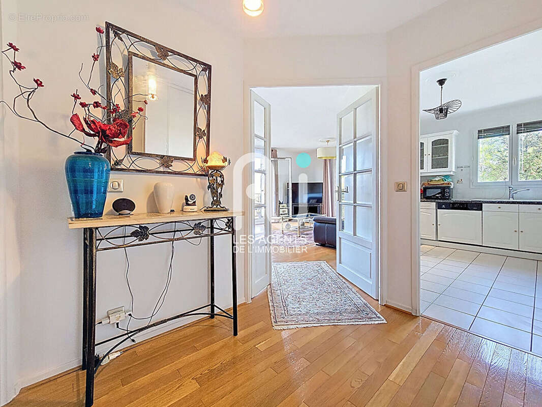 Appartement à VILLENEUVE-LA-GARENNE