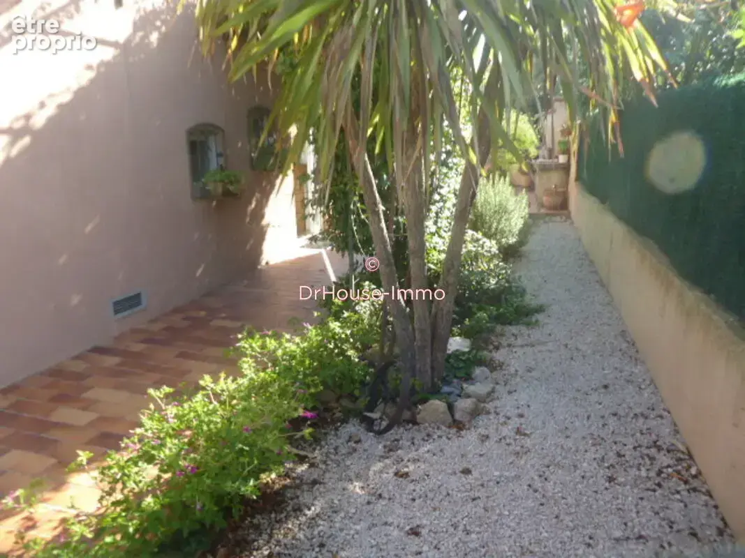 Maison 139 m² à Saint-Mitre-Les-Remparts  - photo 8
