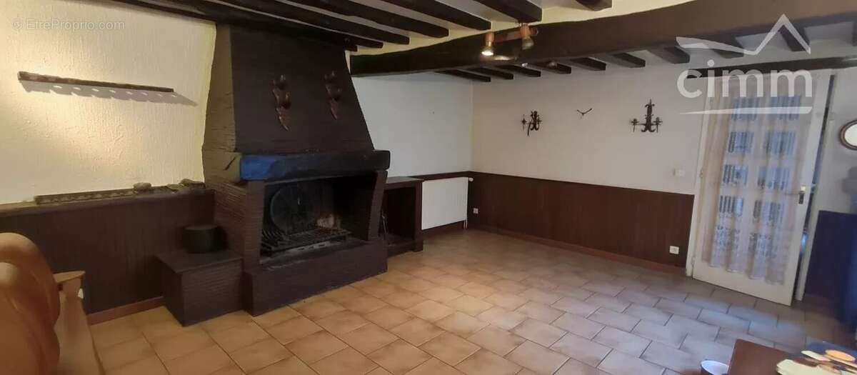 Maison à PEZOU
