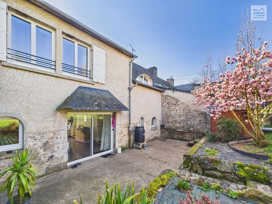 Maison à LES BRULAIS