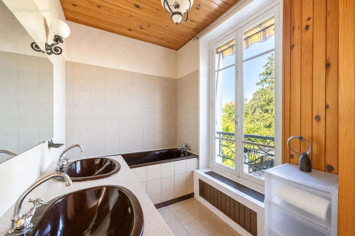 Maison de 7 pièces de 140 m² à Eaubonne - photo 8
