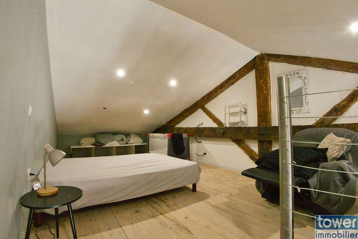 Maison en pierre intégralement restaurée - 166 m2 - 5 pièces + soub. aménagé 162 m2 - Jardinet + Terrasse - photo 10