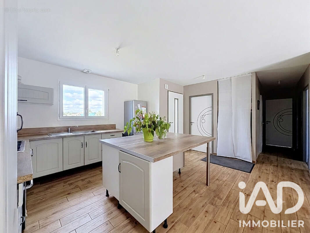 Maison 92 m² à Geloux  - photo 2