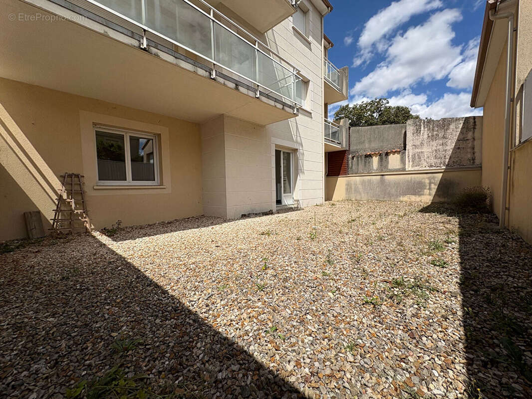 Buxerolles - bel appartement  2 pièce(s) 54 m2 - jardinet - parking privatif. - photo 6