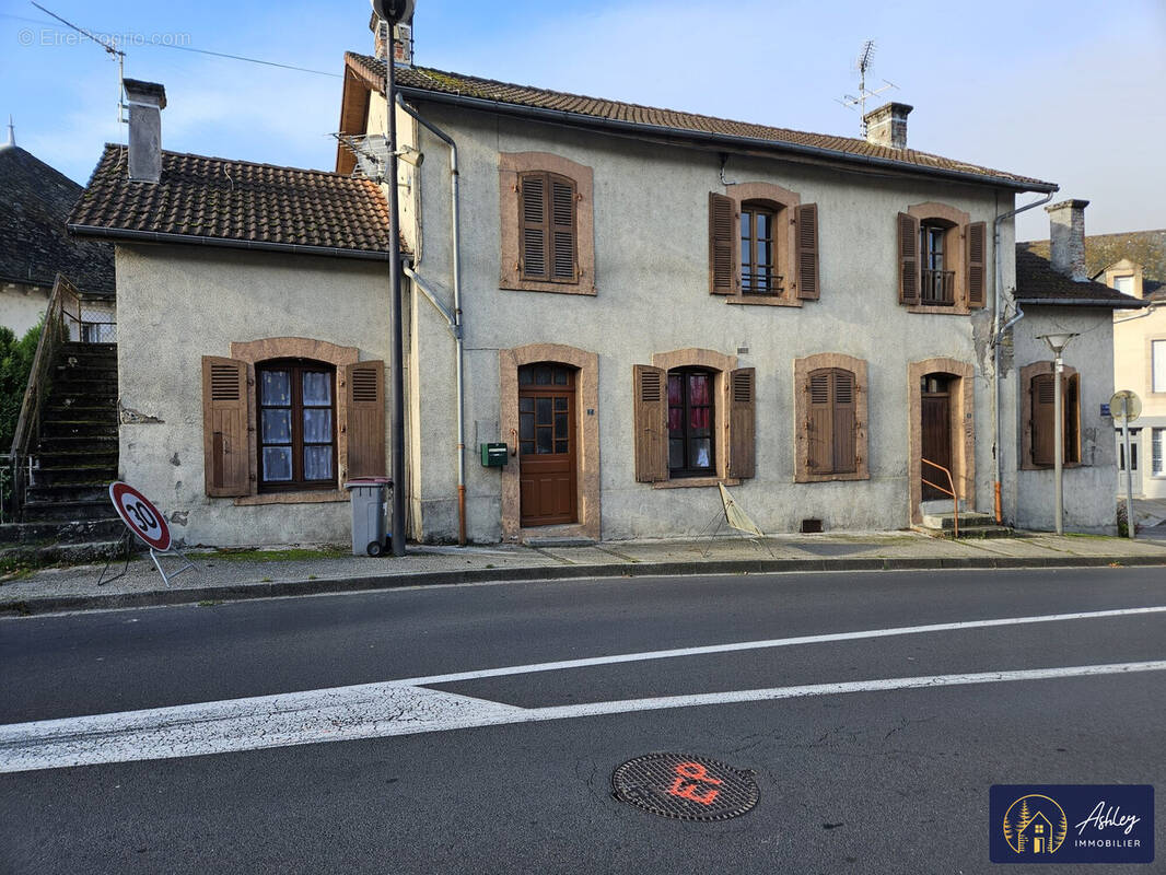 Maison à YDES