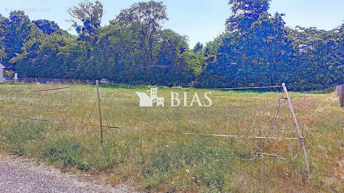Terrain 1381 m² à Corneville-Sur-Risle  - photo 2