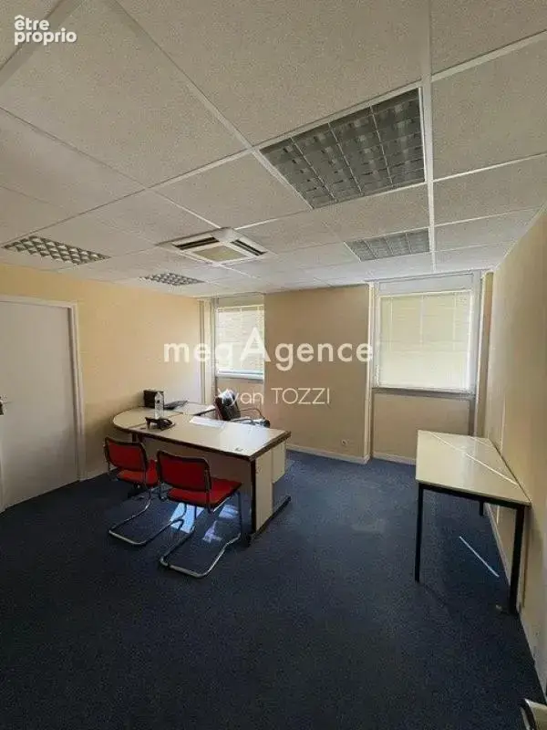 960 m2 de Bureaux avec ascenseur sur 3853 m2 à la Roche sur Yon - photo 4