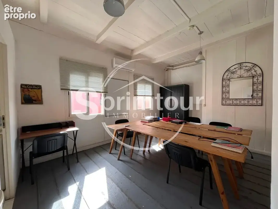 BASSE-TERRE - Immeuble avec bureaux en très bon état - libre d'occupation - photo 8