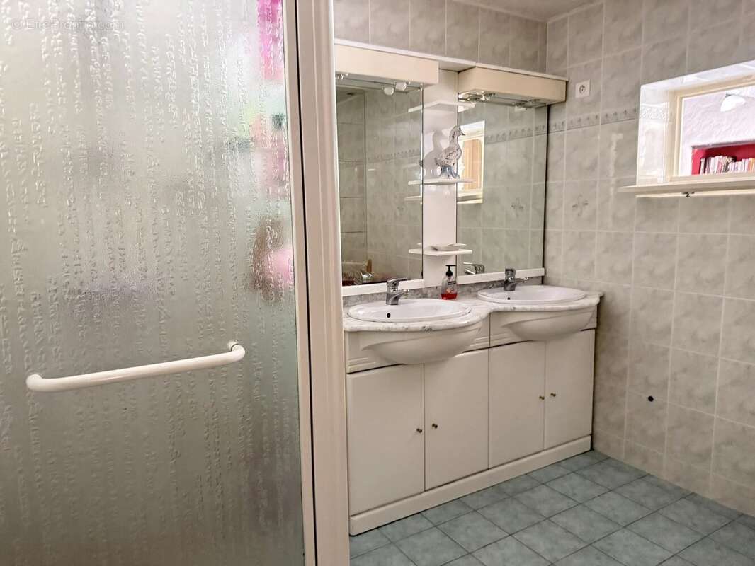 Maison en pierre avec 2 chambres et salle de douche au rez de chaussée - photo 10