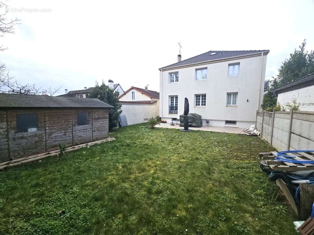 Maison à CHENNEVIERES-SUR-MARNE