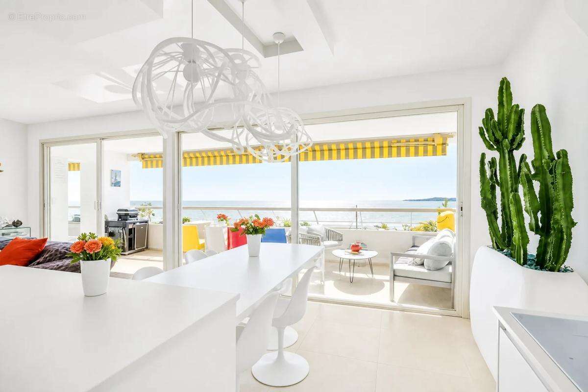 Appartement à VILLENEUVE-LOUBET