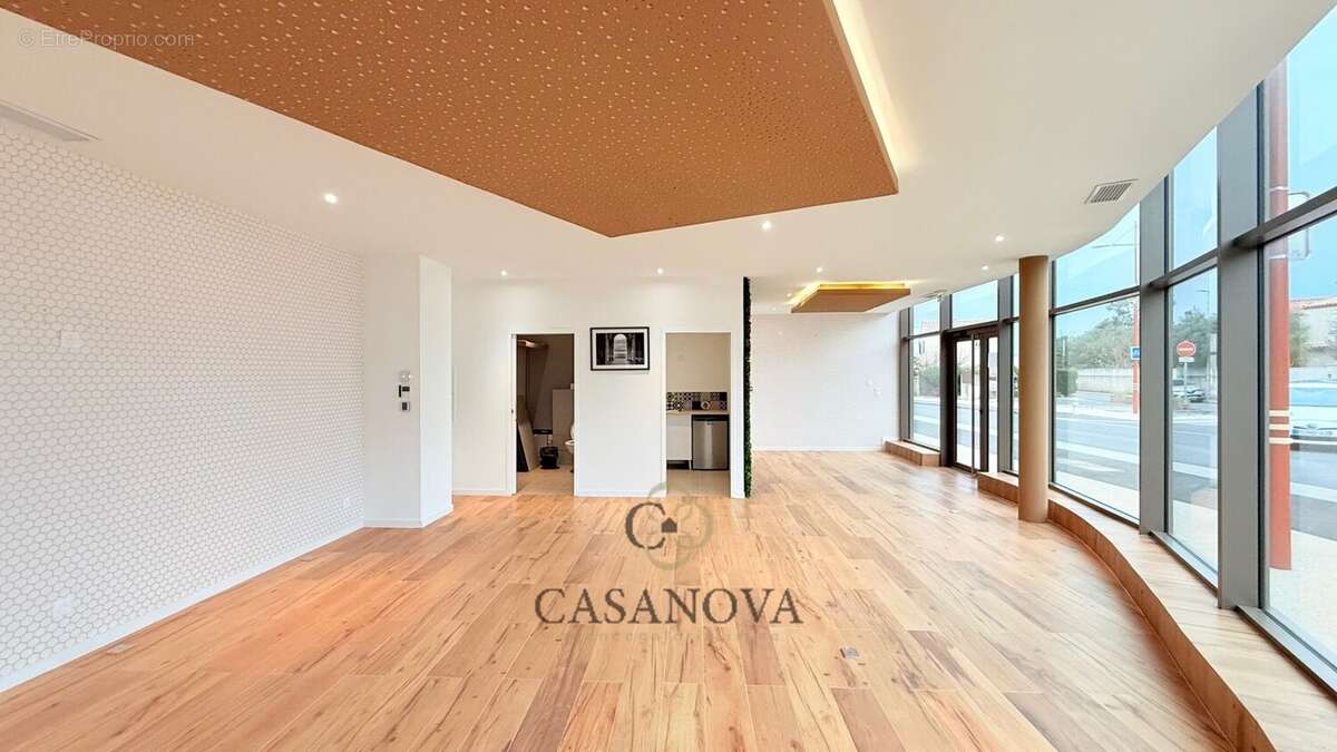 Bureaux neufs 110 m² lumineux avec parkings  Baillargues  Immeuble récent - photo 10