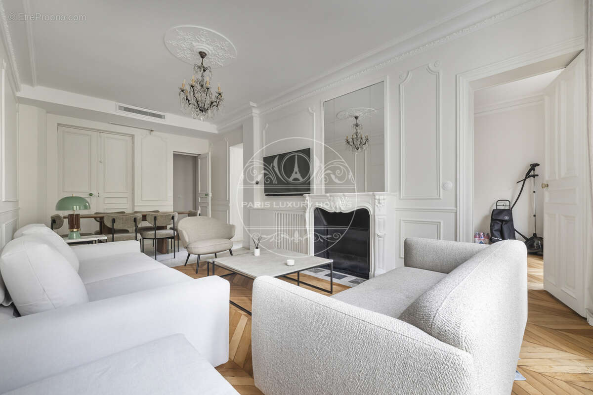 Appartement à PARIS-7E