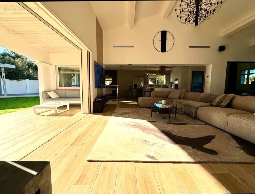 Villa contemporaine rénovée/imaginée par architecte d’intérieur – volumes exceptionnels – Janas - photo 2