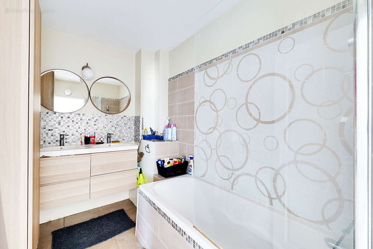 Appartement à FRESNES