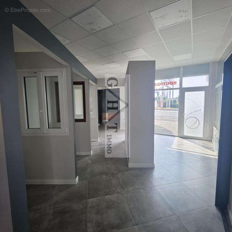Local d'activité avec logements – Emplacement stratégique - photo 3