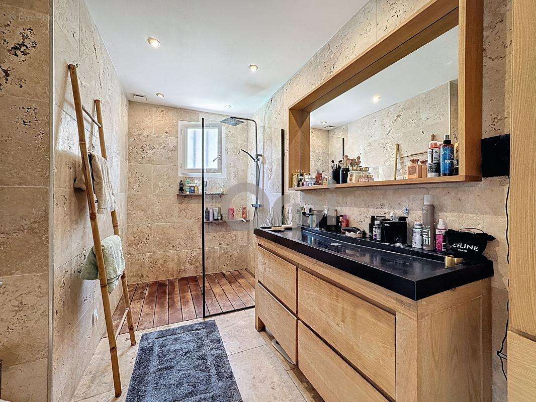 Maison à ROQUEBRUNE-SUR-ARGENS