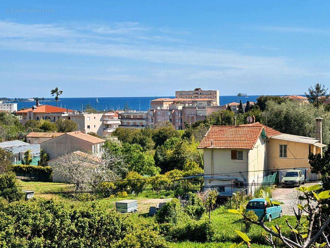 Appartement à VALLAURIS