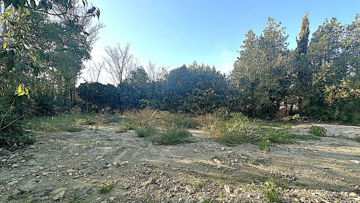 Terrain à PELISSANNE