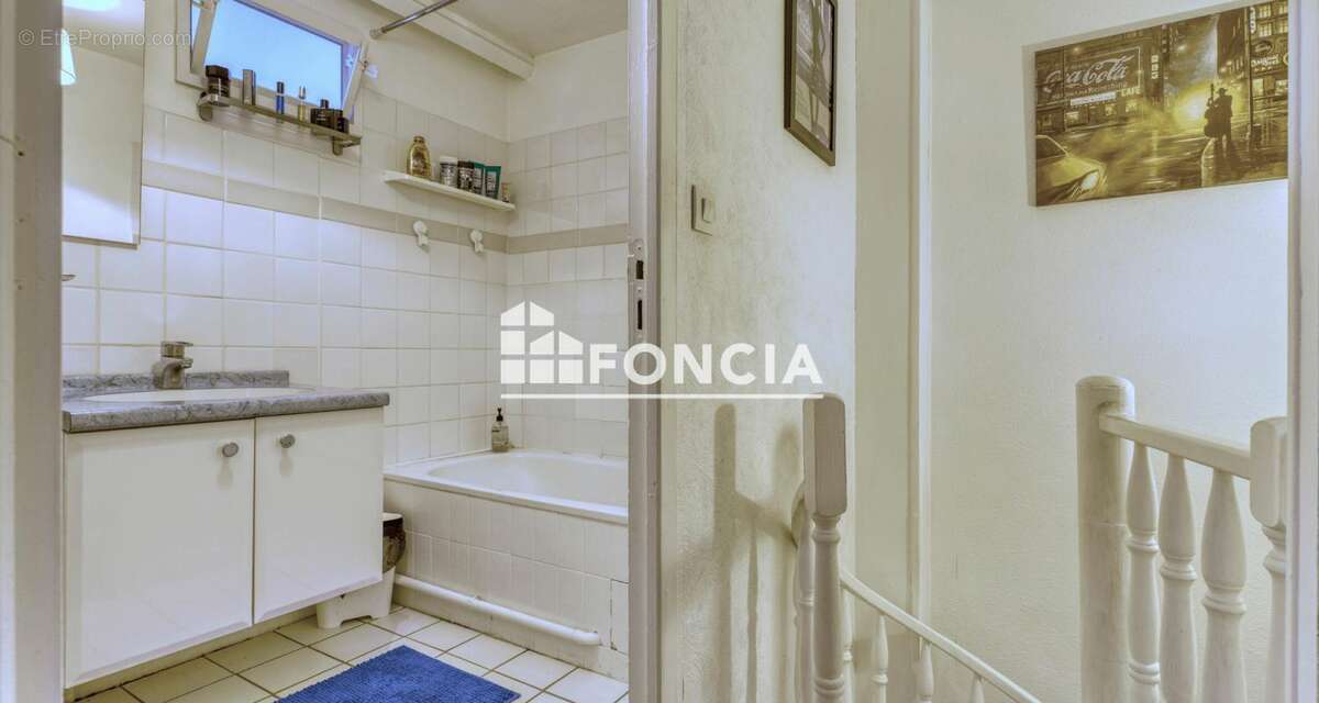 Duplex, dernier étage, parking, faibles charges, 5 min gare...pour un premier achat ou un investissement, cet appartement mérite - photo 9