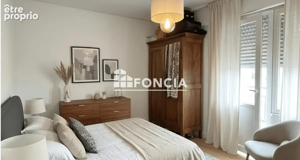 CHARME ET EMPLACEMENT PRIVILÉGIÉ – T4 de 91 m² avec balcon, à proximité du Vieux-Port – Idéal pour votre résidence principale - photo 4