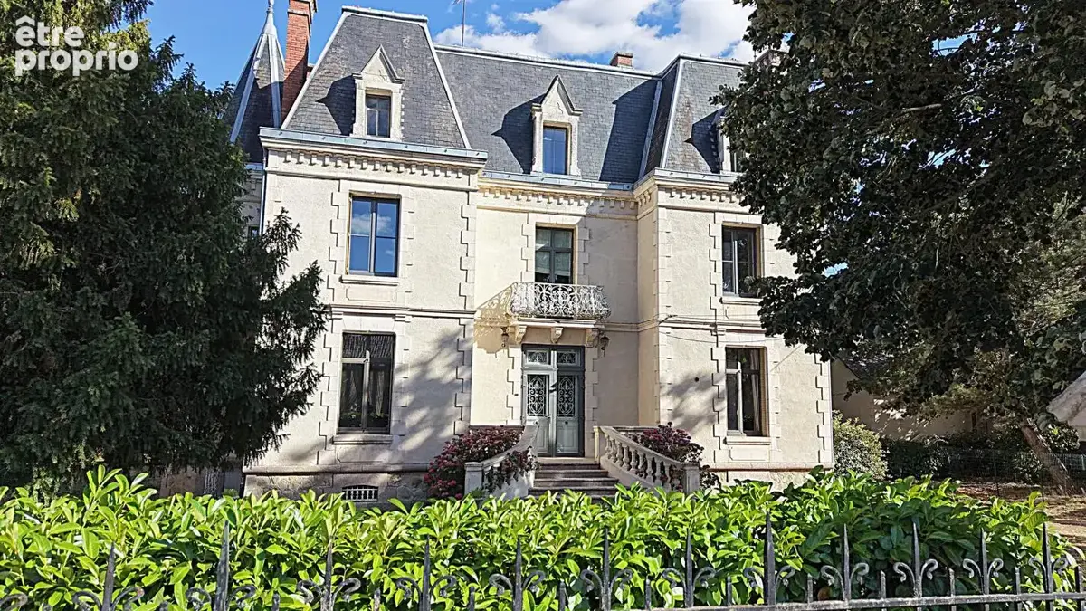 Culan - maison bourgeoise 7 pieces 220m² avec piscine - photo 5