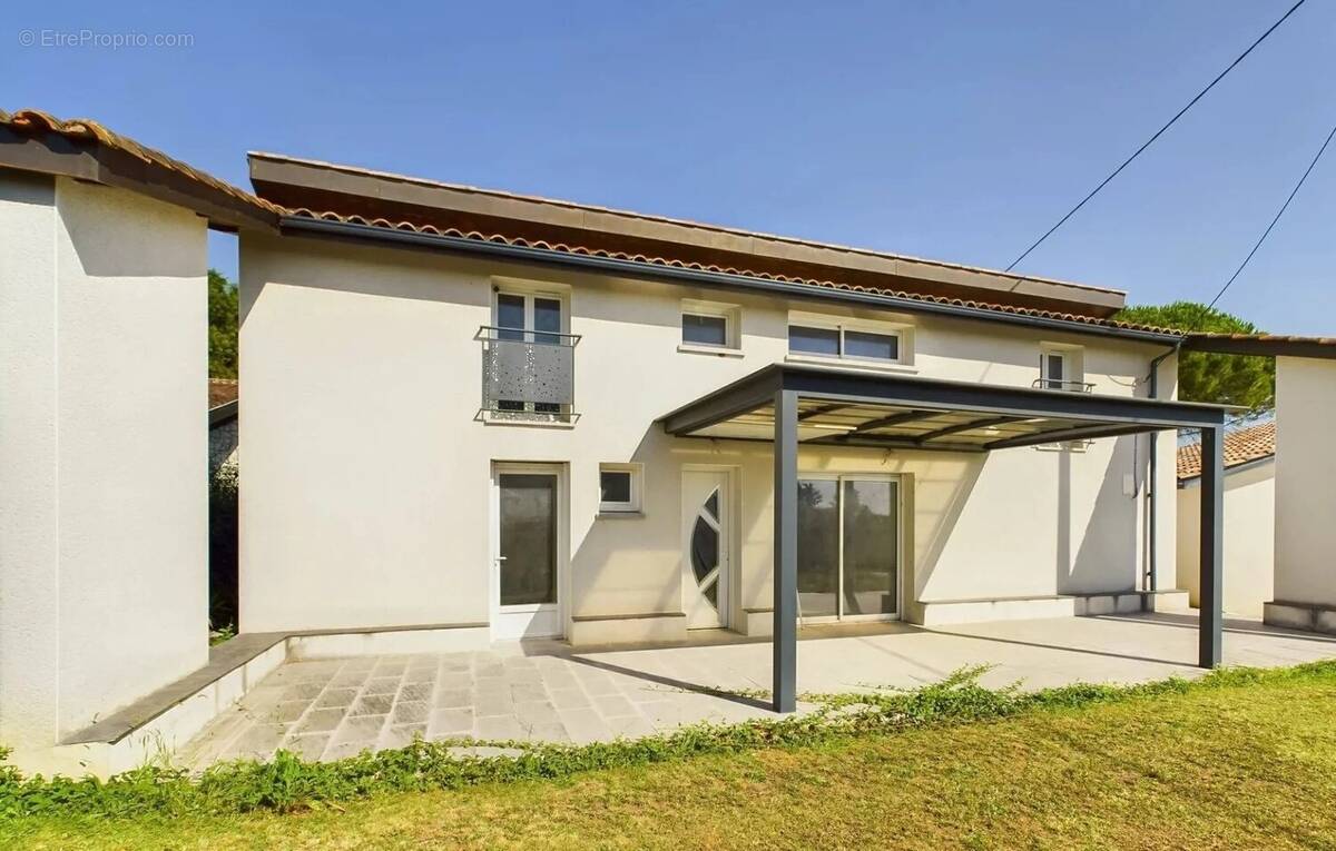 Maison à LAROQUE-TIMBAUT