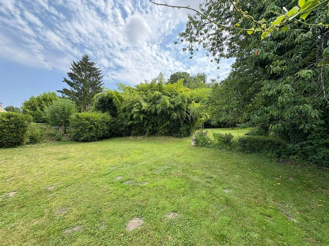 Maison à VALLANGOUJARD