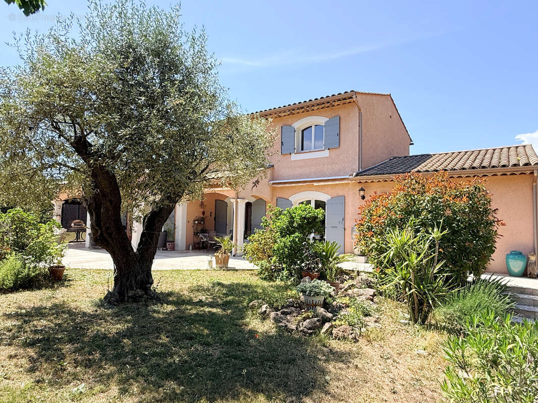 Maison à BAGNOLS-EN-FORET