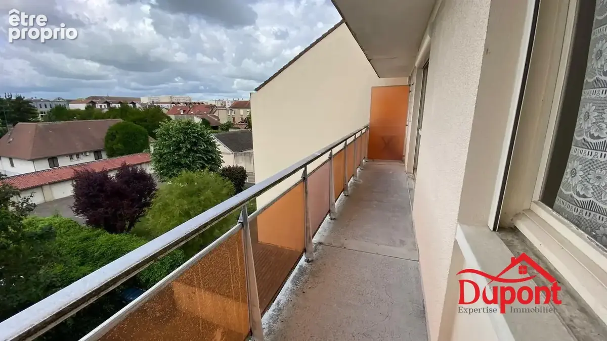 balcon d'une surfacde de 8m2 - Appartement à TROYES