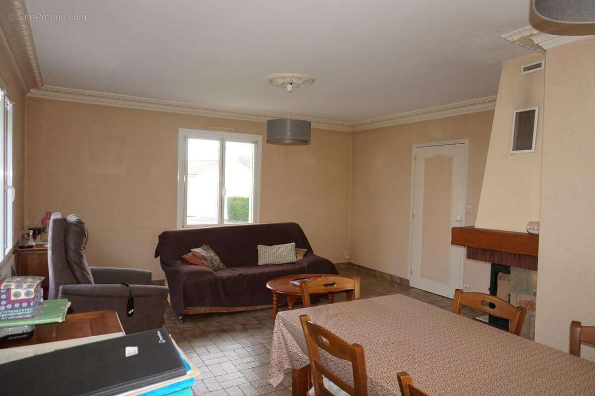 Maison à SAINT-LAURENT-SUR-SEVRE