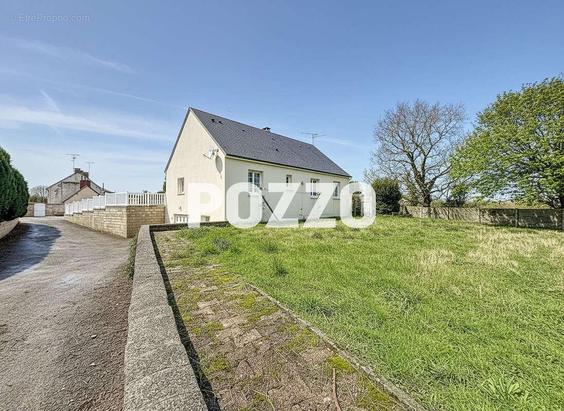 Maison à SAINT-JEAN-DES-CHAMPS