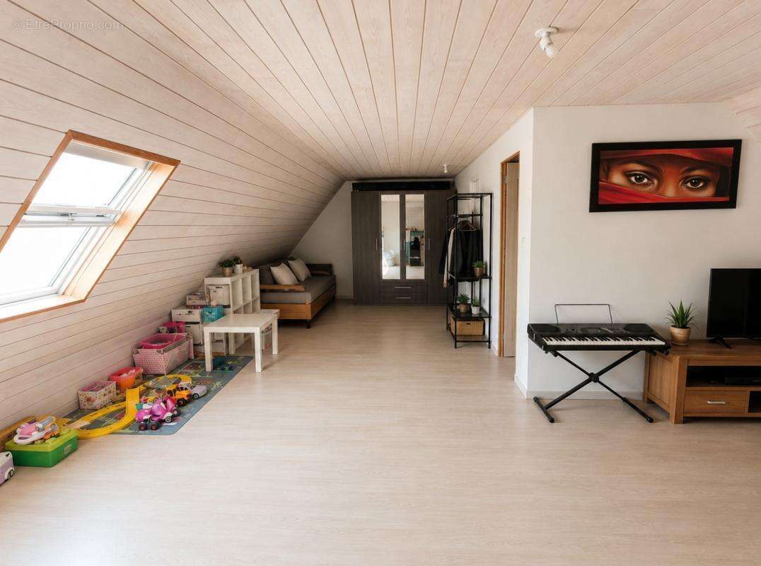 29520 Saint Goazec maison avec vie de plain pied salon séjour cuisine 44 m² 4 chambres 2 salles d'eau sous sol complet - photo 10