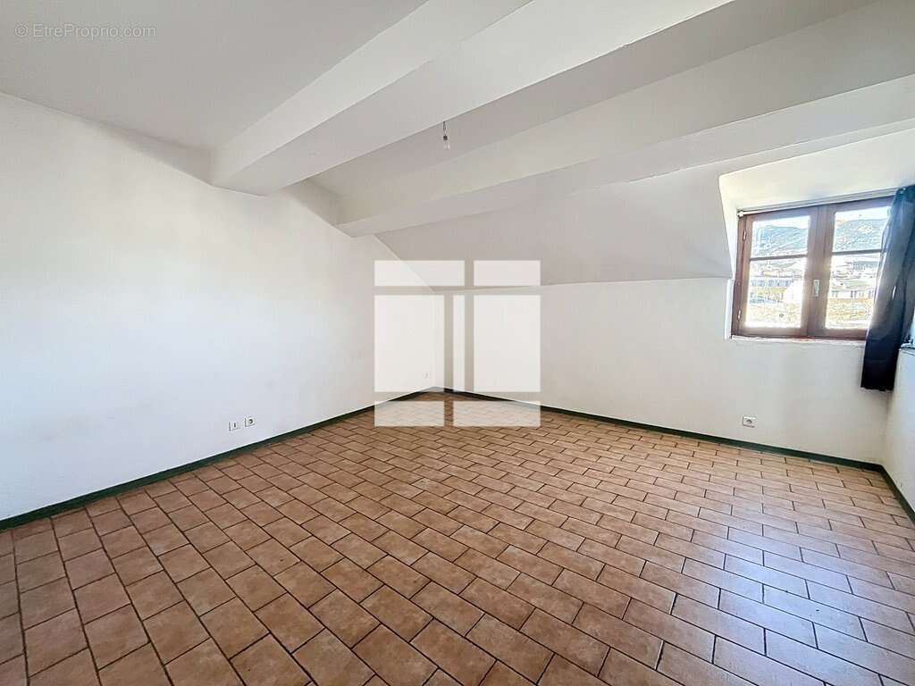 Bastia - centre ancien - t2 dernier etage - photo 5