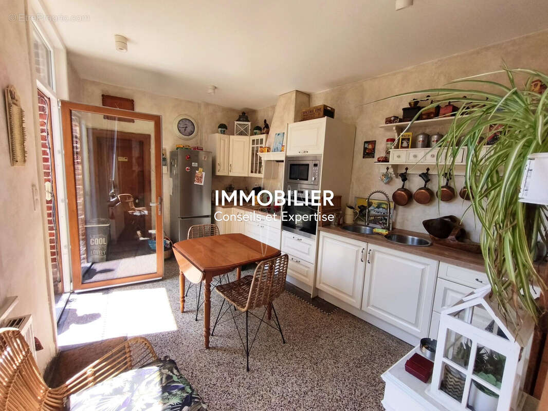Maison 120 m² à Crespin  - photo 4