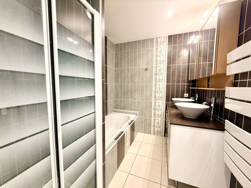 Vente villa plain pied 3 faces de type  et garage, 66300 Trouillas. - photo 5