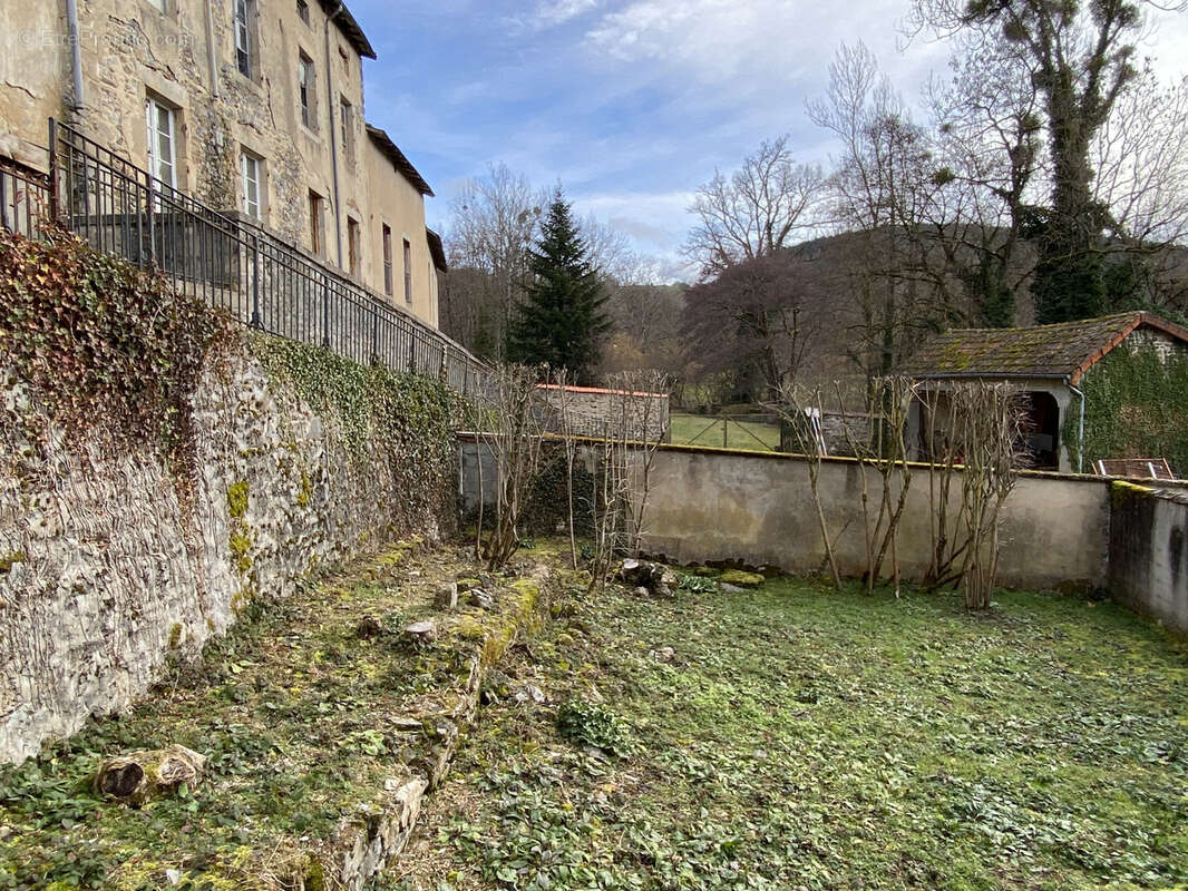 Maison à FERRIERES-SUR-SICHON
