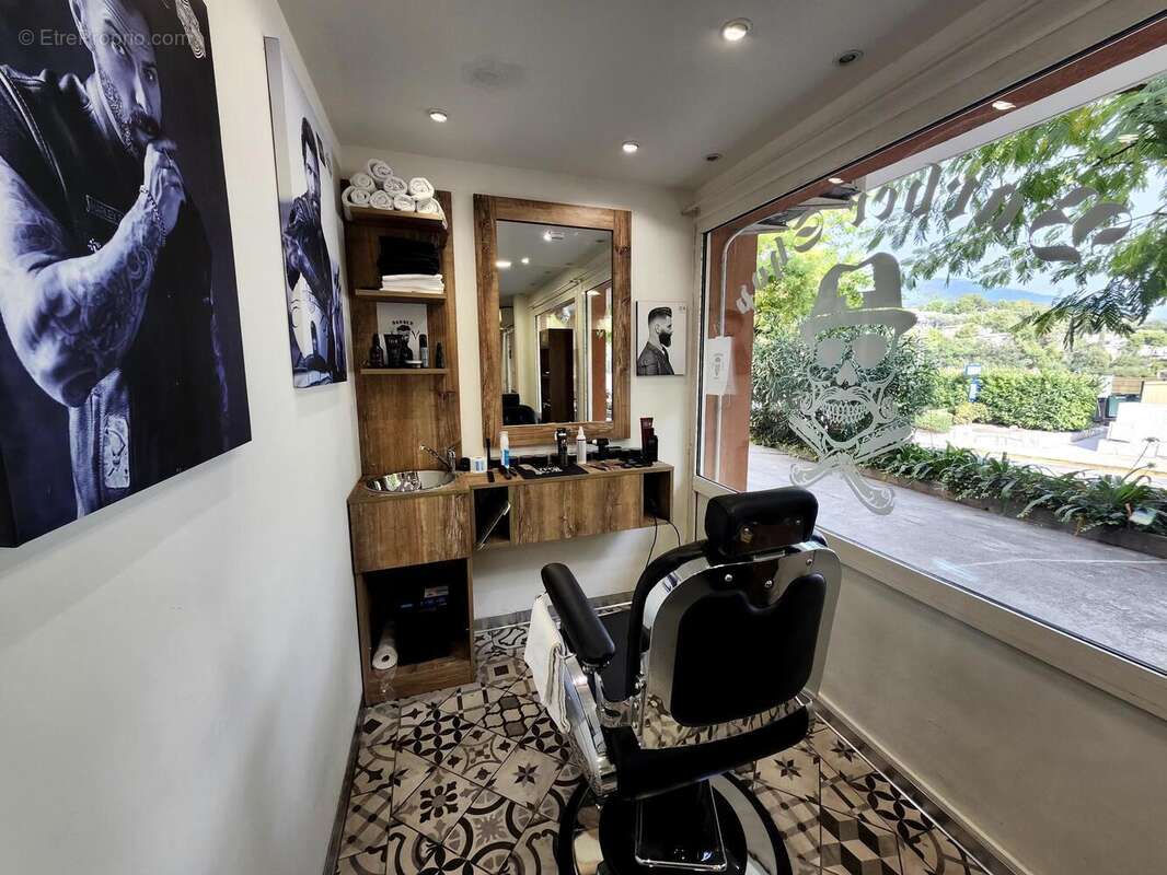 Photo 4 - Commerce à GATTIERES