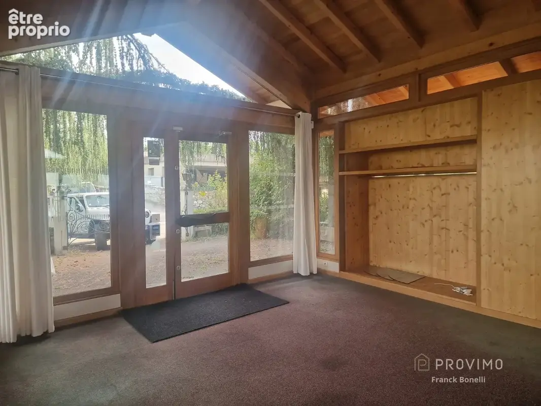 YVOIRE — Vue panoramique sur le Léman, deux terrasses et un potentiel rare - photo 12